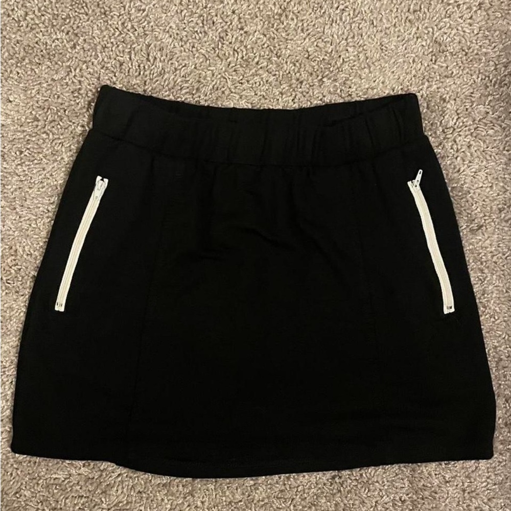 Black and white mini skort with zipper pockets and elastic waistband.  #vintage